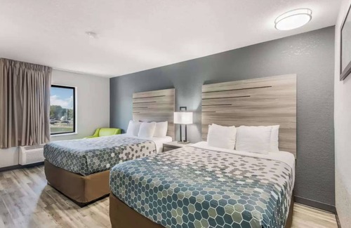 Lovington Hotel | Affordable Des Moines Room | 2 Family Ready Rooms with Free Parking