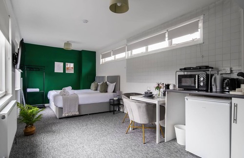Southgate Apartment | Affordable En-Suite Studio Rooms in London, N14 2B