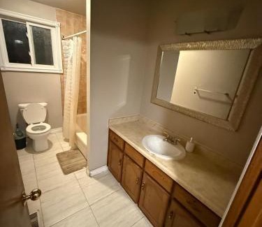Rosemount House | Affordable Family Room for 4 People-24Hrs Checkin-Next To Downtown,Airport