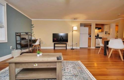 Oakland Ave - Harrison St Apartment | Affordable & Furnished Comfy Oakland Apt
