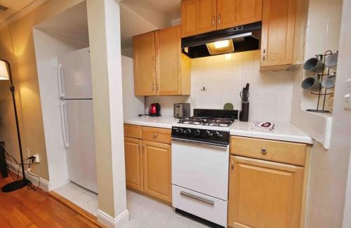 Oakland Ave - Harrison St Apartment | Affordable & Furnished Comfy Oakland Apt