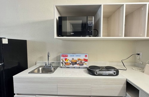Griffin Apartment | Affordable hotel suites with WiFi, AC in charming McDonough
