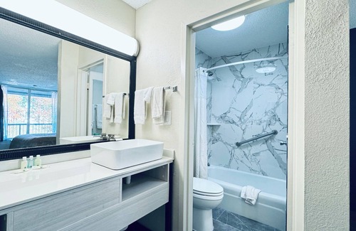 Griffin Apartment | Affordable hotel suites with WiFi, AC in charming McDonough