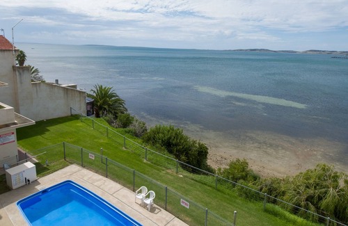 Port Lincoln Apartment | Affordable modern seafront Unit with fantastic views of Boston Bay.