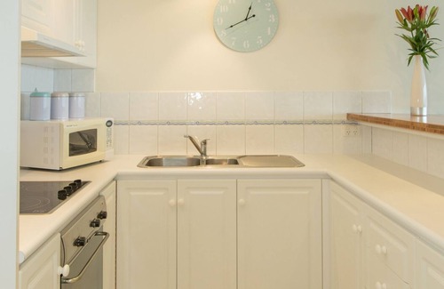 Port Lincoln Apartment | Affordable modern seafront Unit with fantastic views of Boston Bay.