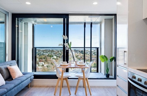 Newton House | Affordable Penthouse Studio in the City Centre