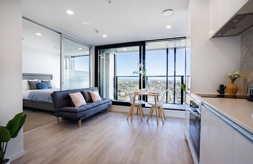 Newton House | Affordable Penthouse Studio in the City Centre