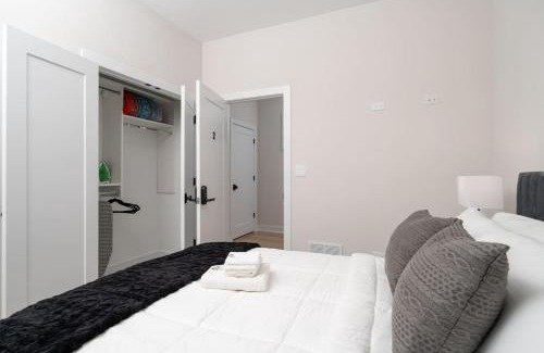 Bronzeville Apartment | Affordable Private Room 2 - Shared