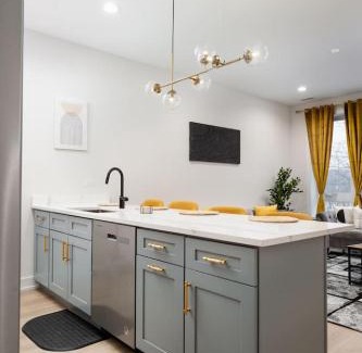 Bronzeville Apartment | Affordable Private Room 2 - Shared