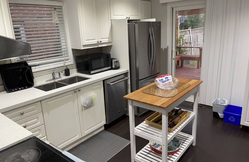 Brampton West House | Affordable Quiet 3 Bdrms + 2.5 bath Home in Toronto Area