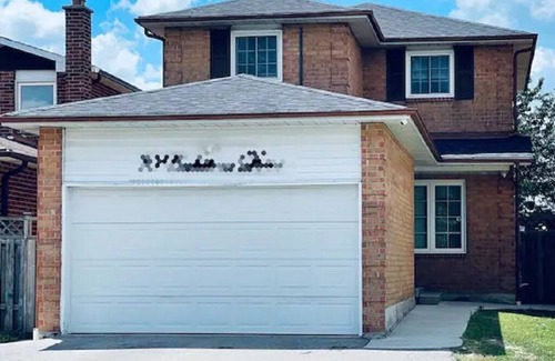 Brampton West House | Affordable Quiet 3 Bdrms + 2.5 bath Home in Toronto Area
