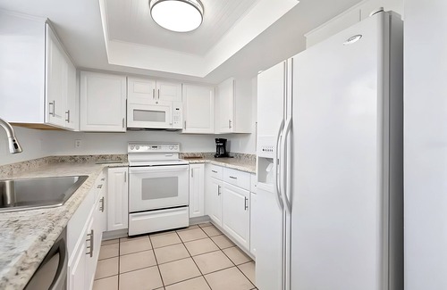 Englewood South Condo | Affordable Relaxation at Palm Manor