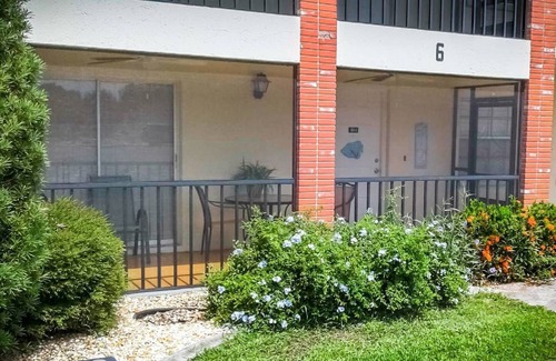 Englewood South Condo | Affordable Relaxation at Palm Manor