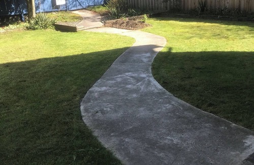 Richmond House | Affordable, safe, and quiet 15 min from YVR and 5 min walk to great strip mall