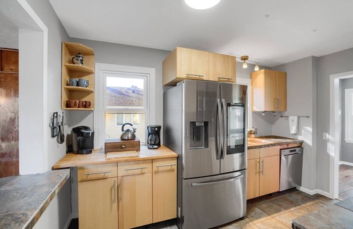 Robbinsdale House | Affordable & Spacious home near Minneapolis