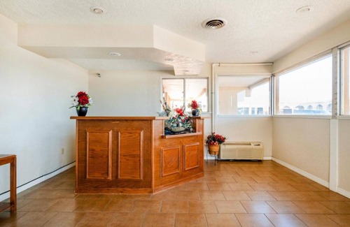 Elk City House | Affordable Stay! FREE Parking, Close to Ackley Park and National Route 66 Museum