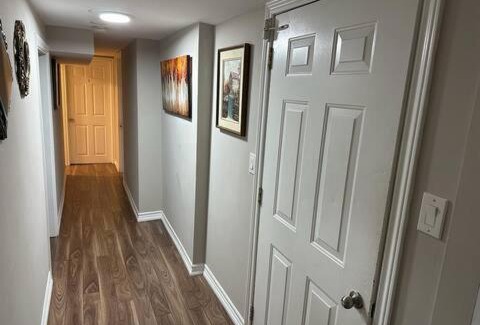 Pickering House | Affordable stay near the beach TV and parking