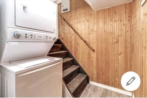 Pickering House | Affordable stay near the beach TV and parking