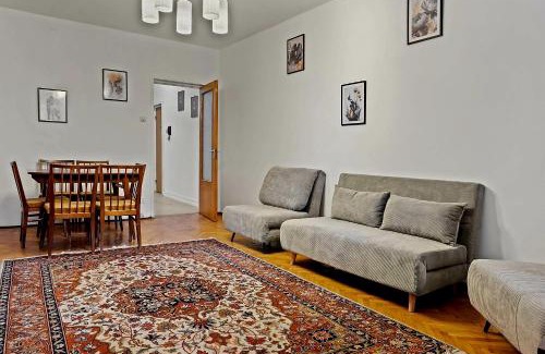 Drumul Taberei Apartment | AFI Mall 3 Bedrooms Apartment - Perfect for Families or Groups