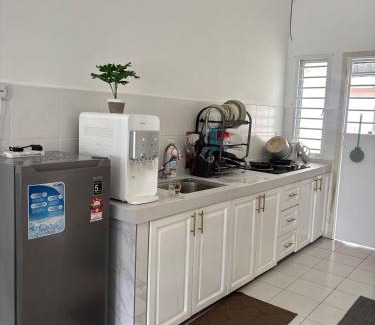 Kuala Langat District House | Afrinas Islamic Homestay Banting