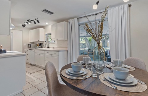 Sarasota House | Afterdune Delight | PET-FRIENDLY w/Backyard + Lanai
