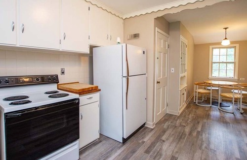 Town of Jerusalem Cottage | Afternoon Charm: Quaint Cottage Charm