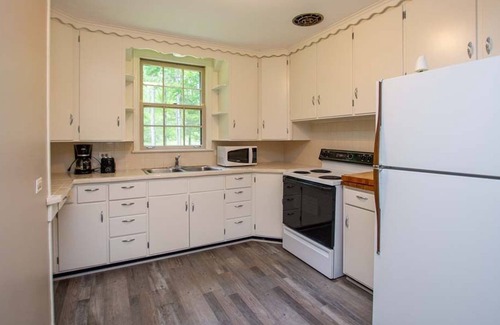 Town of Jerusalem Cottage | Afternoon Charm: Quaint Cottage Charm