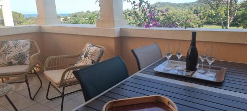 Cap Esterel Apartment | Agay Cap Esterel Village Allée Fleurs - F2 Clim vue golf et mer - Grande terrasse plein sud