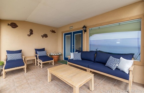 South Padre Island House | Age 25 + The Peaceful Pearl Bayfront Retreat is waterfront perfection sleeps 4-6