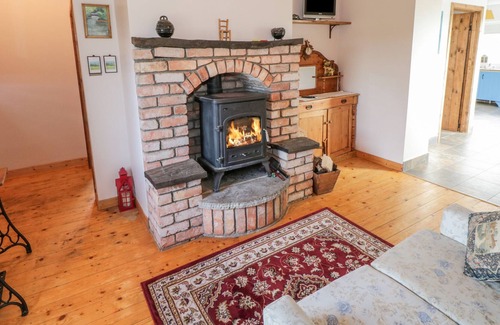 Ballycastle Cottage | AGGIE'S COTTAGE, pet friendly in Ballycastle, County Mayo