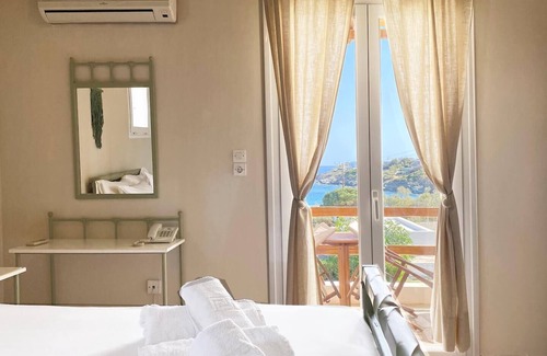 Megas Gialos House | Agnadi Syros Beachfront Studios & Rooms