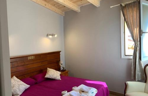 Adradas Apartment | Agradable casa con chimenea y patio totalmente privado