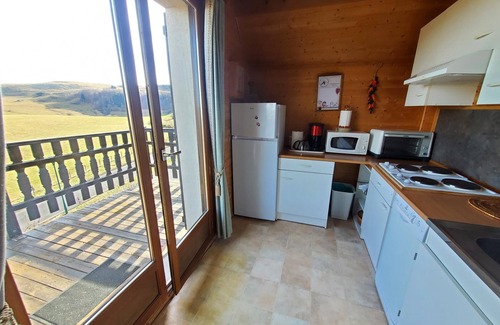 Besse-et-Saint-Anastaise Ski Chalet | AGREABLE CHALET à BESSE au coeur de la nature Berthelage