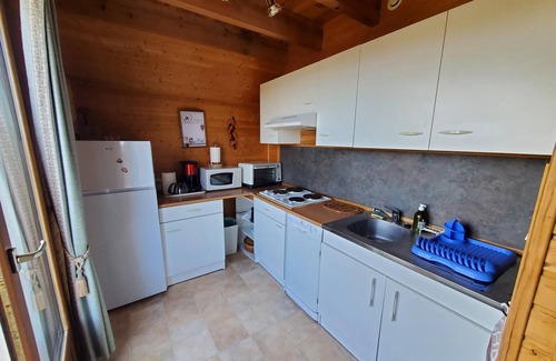 Besse-et-Saint-Anastaise Ski Chalet | AGREABLE CHALET à BESSE au coeur de la nature Berthelage
