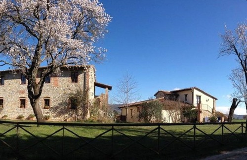 Montegabbione House | AGRITURISMO GATTO GIALLO: SUITE BELVEDERE
