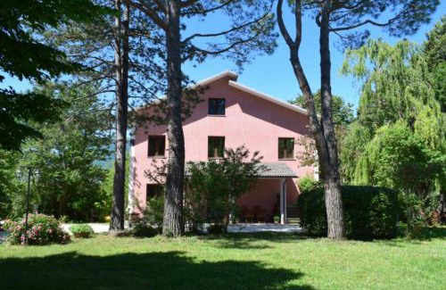 Castelraimondo House | Agriturismo Il Colle Del Contadino