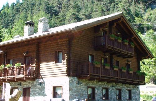 Brusson House | Agriturismo Les Hiboux