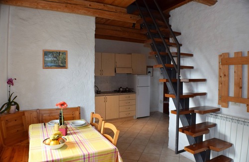 Pergola Apartment | Agriturismo Vecchia Quercia - Apartment "Bellisio" up to 5 people