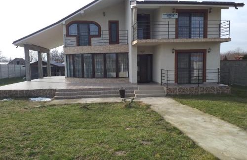 Bratovoesti House | Agropensiunea GIURCA