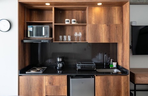 Pereira House | |Ahead| Spacious loft with king bed and parking