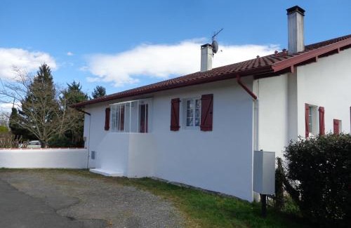 Hasparren Apartment | Ahurtenia