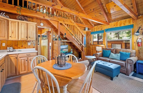 Sunnyside Cabin | Aidenn Cabin - 1 bedroom, loft, 1 bath - Walk to private beach & Restaurants