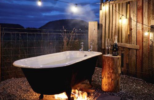 Ballater House | Aileen - Unique tiny house with wood fired roll top bath in heart of the Cairngorms