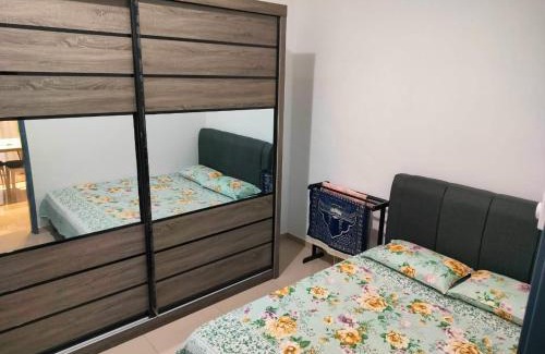 Jenjarom House | Aiman's Rose HomeStay