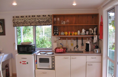 Okiato Apartment | Aimeo Iti Studio in subtropical garden, very quiet and close to beach and town