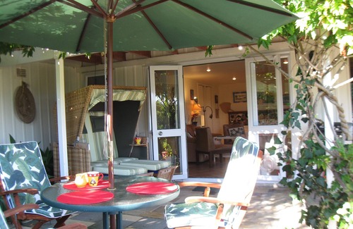 Okiato Apartment | Aimeo Iti Studio in subtropical garden, very quiet and close to beach and town