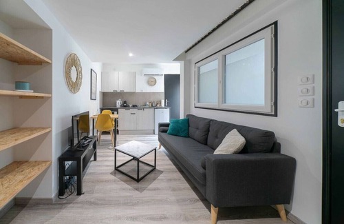 Cœur de Ville Apartment | Air-cond duplex apartment in the city center