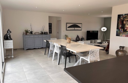 Rousson House | Air-conditioned villa with private pool