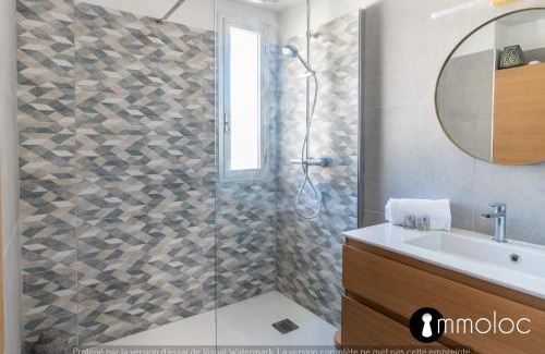 Saint-Laurent-du-Var Apartment | Air-conditioned apartment facing the port of Saint Laurent with 2 bedrooms