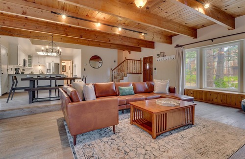 North Upper Truckee House | Air Conditioning, Outdoor Spa, 5 Mins to Heavenly/Casinos/Beaches: Little Bear Cabin